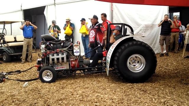 Tractor pull start and run. смотреть онлайн