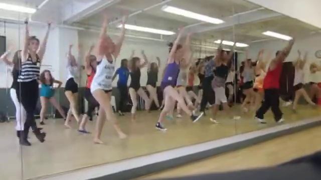 Ester Dean, Chris Brown - Drop It Low - Matt Lopez teaches at Destination Broadway -MVI_1814 смотреть онлайн