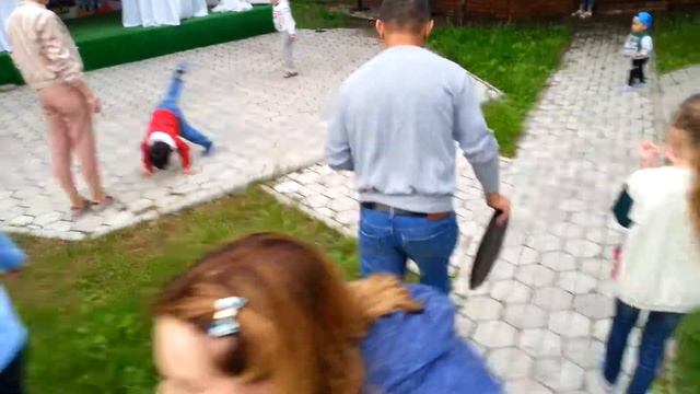 Юра танцует в Белой Юрте смотреть онлайн