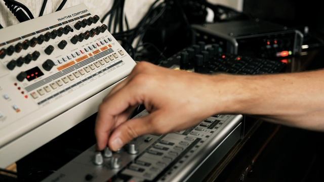 60s Roland TB-03 and Elektron Digitakt session. смотреть онлайн