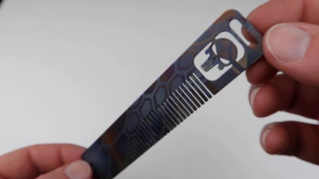 „Flamed Skull Comb“ Titanium Haarkamm смотреть онлайн