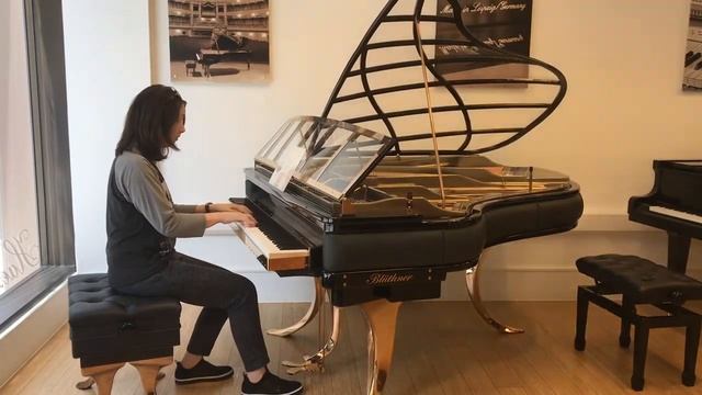 J.S. Bach's WTK 1 C minor Fugue on a Blüthner PH Grand Piano смотреть онлайн
