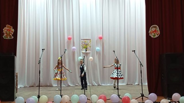 Концертная программа «О женщина, ведь нет тебя прекрасней». (8) смотреть онлайн