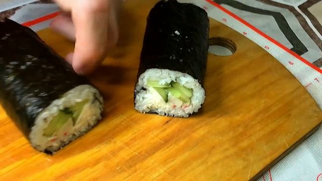 РОЛЛЫ НА СКОРУЮ РУКУ. ПОКАЗЫВАЮ КАК ИЗ БЮДЖЕТНЫХ ПРОДУКТОВ ПРИГОТОВИТЬ РОЛЛЫ (рецепт) смотреть онлайн