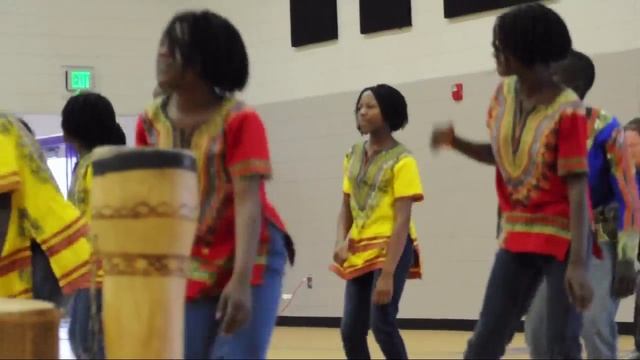 The Ugandan Thunder visit Bonaire Middle School смотреть онлайн