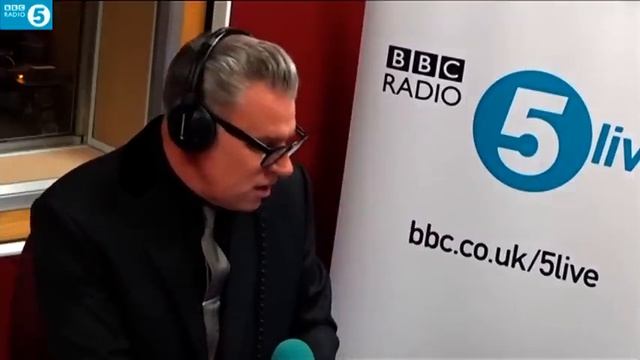 The Neon Demon reviewed by Mark Kermode смотреть онлайн