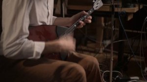 Георгий Нефёдов играет на балалайке мастера Антона Байдакова