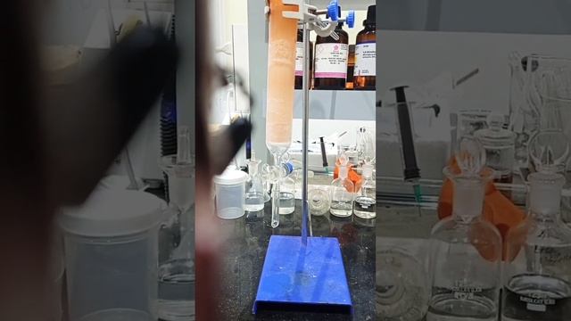 Chemical molecule separation inside Liquid Pack Chromatography column смотреть онлайн