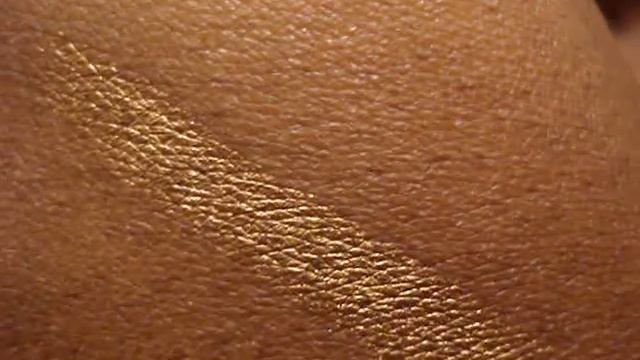 Review: L'Oreal HIP Color Chrome Eyeliner смотреть онлайн