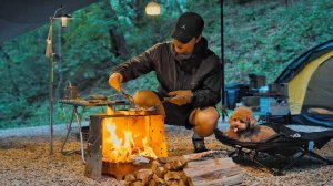 Одиночный кемпинг в лесу . Уютный отдых с собакой . Дровяная печь ASMR