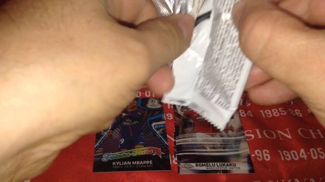 TOPPS CHAMPIONS LEAGUE 17/18 (CHROME) **FULL BOX #5/MASSIVE GREEN AUTO BOOOOOOM** смотреть онлайн