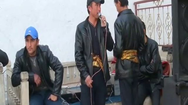 Manabu xaqiyqiy jonli ijro.Oxunjon Madaliyev Ketaman .Namangan chortoq смотреть онлайн