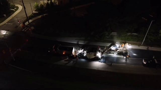 Paving operation with roadtech paver and shuttle buggy - Aecon смотреть онлайн