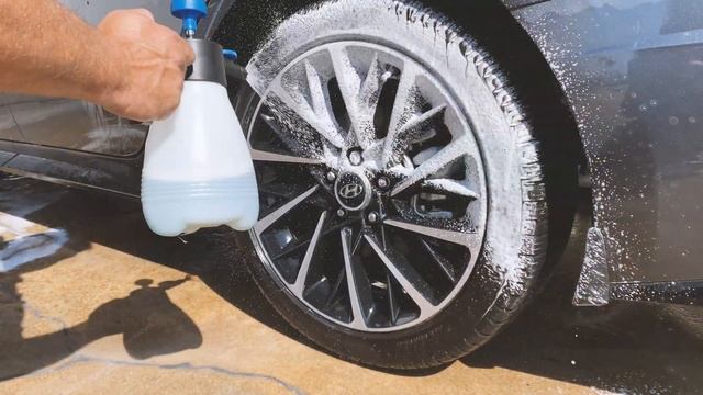 Solo Foam Sprayer In Action! смотреть онлайн