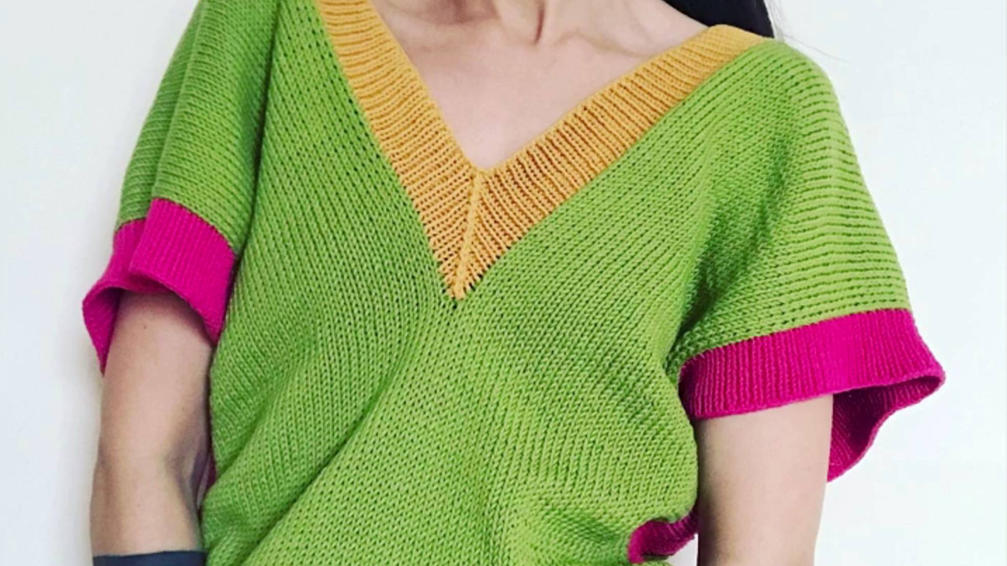 Футболка с v- образным вырезом описание вязания спицами смотреть онлайн