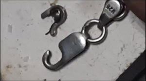 Ремонт ювелирных изделий, Замена пружинки в серебряном карабине.