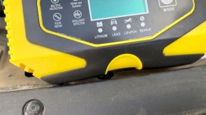 Можно ли заряжать АКБ не снимая его с машины и не скидывая клеммы?