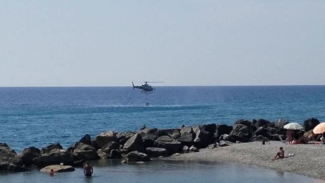 Пожарный вертолёт в Калабрии смотреть онлайн