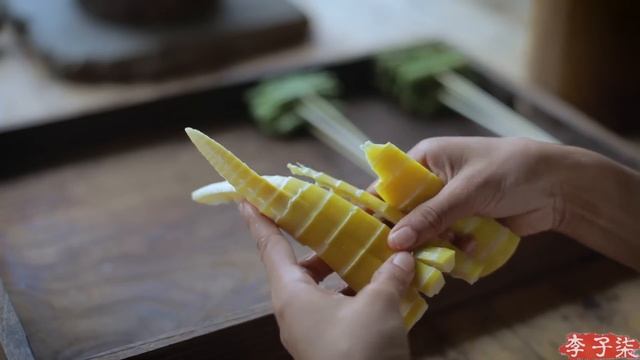 “The life of rapeseed oil”《菜籽油的一生》之*钵钵鸡,蛋黄酥,油焖笋,咸蛋黄小龙虾)哈！哈！丨Liziqi Channel смотреть онлайн