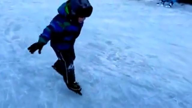 Daniel & The first exit on the ice Первый выход на лёд смотреть онлайн