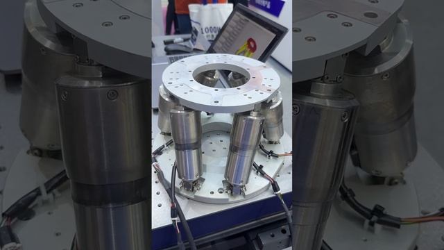 Моторизированный гексапод HXP смотреть онлайн