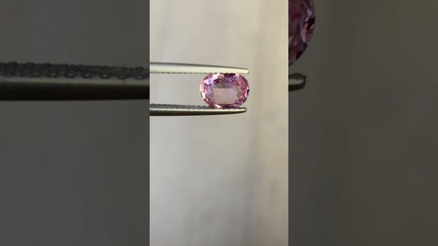 Oval Shape GRS Padparadscha Sapphire 1.26 cts смотреть онлайн