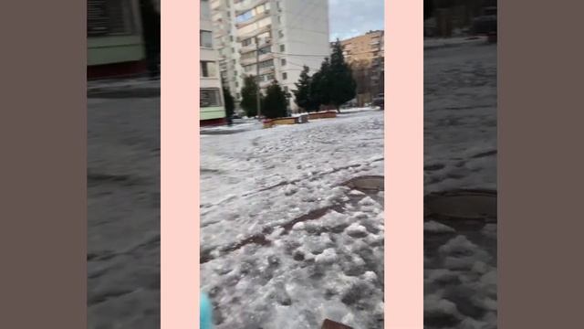 Ростов-на-Дону: привычный всем гололёд около школы №10 на Днепровском. Не более. 🤦 смотреть онлайн