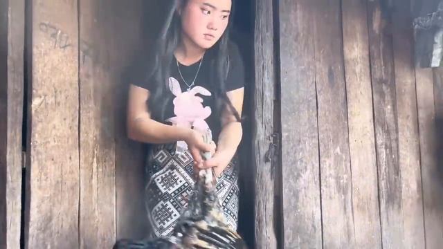 再也见不到安朱了，买给她家的鸡只好提到别家杀，阿敏做饭很不错 смотреть онлайн
