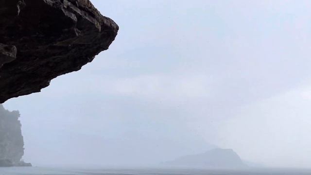 В бухте Будвы льёт как из ведра. 🌧⛈ смотреть онлайн