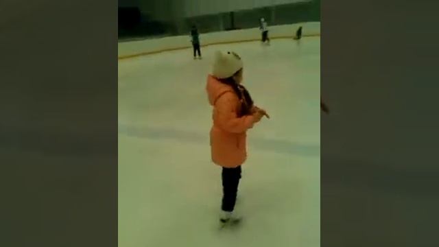 Ева катается на коньках 6 лет смотреть онлайн