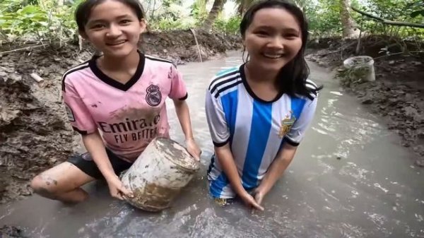 Anh Ba Phải | Thử Thách Bắt Tôm Càng Xanh Dưới Mương - Một Ngày Bội Thu