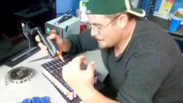 How To Make A Lithium Ion 1kwh Battery. Spot Welding Tips And Tricks.