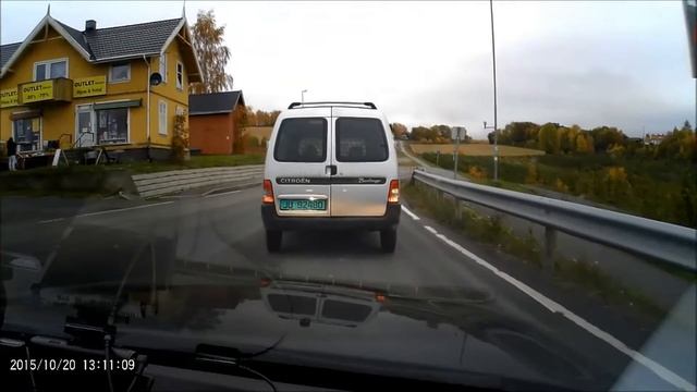Ednet Dash cam 87230 смотреть онлайн