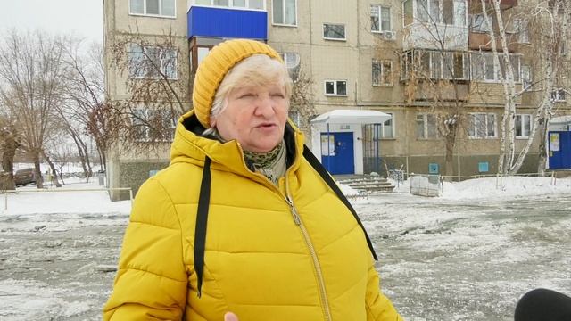 В Орске вода из бассейна затопила двор многоквартирного дома смотреть онлайн