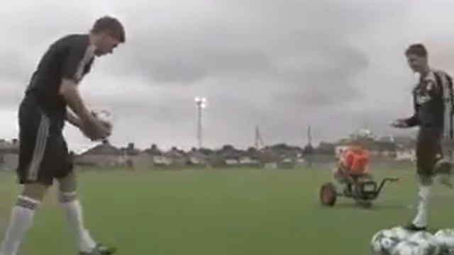 Steven Gerrard and bench shooting смотреть онлайн