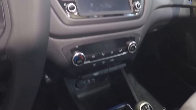 Hyundai i20 passion sun GB compact city car aqua sparkling blue colour walkaround and interior K135 смотреть онлайн