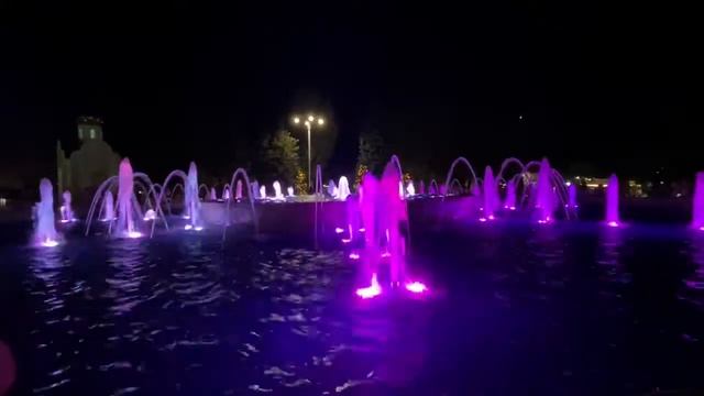 Поющие фонтаны вечером, Анапа, вечер, фонтан смотреть онлайн
