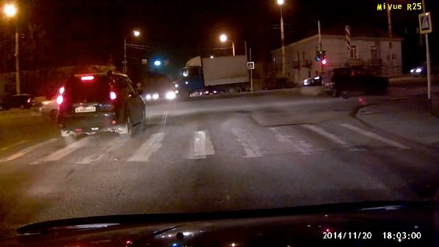На перекрестке сплоховал. Дорога смотреть онлайн