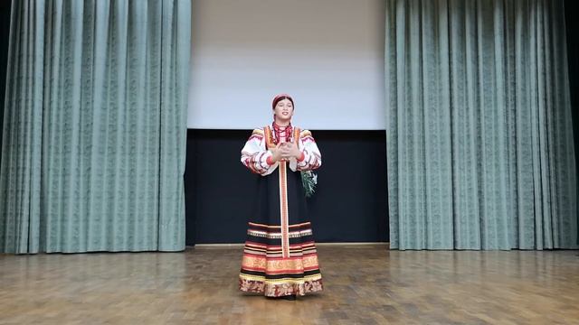 Кара Полин. Весна, Пойду млада по воду. смотреть онлайн