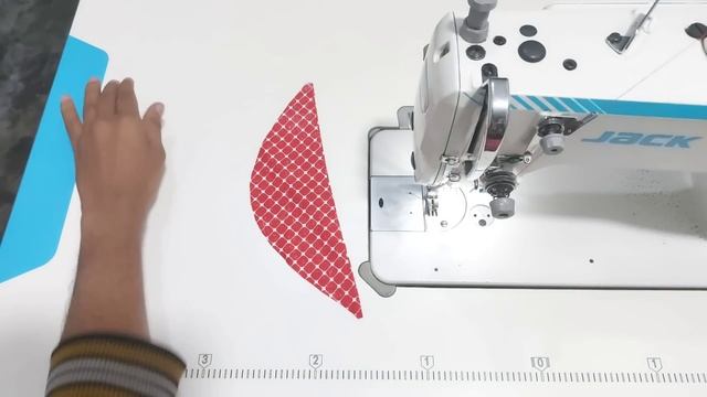 নতুনদের জন্য একদম সহজ পদ্ধতিতে হিজাব কাটিং ও সেলাই ফুল ভিডিও | hijab cutting and setting a to z смотреть онлайн