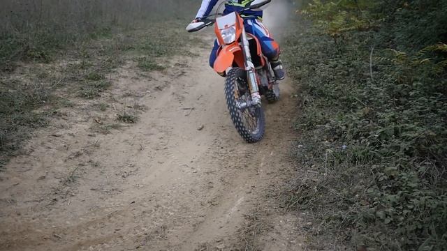 In pista con Ktm exc 250f e Honda cr 125 смотреть онлайн