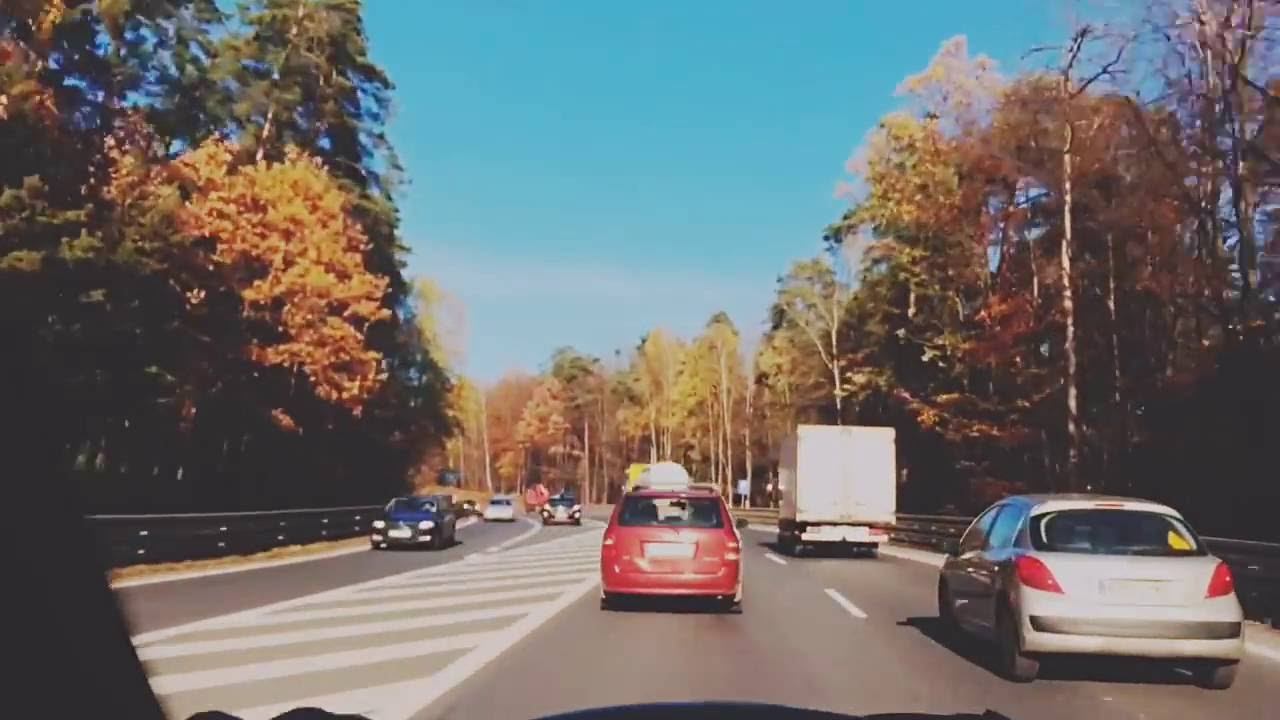 дорога в осень, природа, солнышко и чистое, голубое небо смотреть онлайн