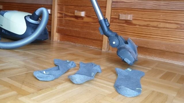 Vacuuming my new grey-yellow socks with the Miele S5 vacuum cleaner смотреть онлайн