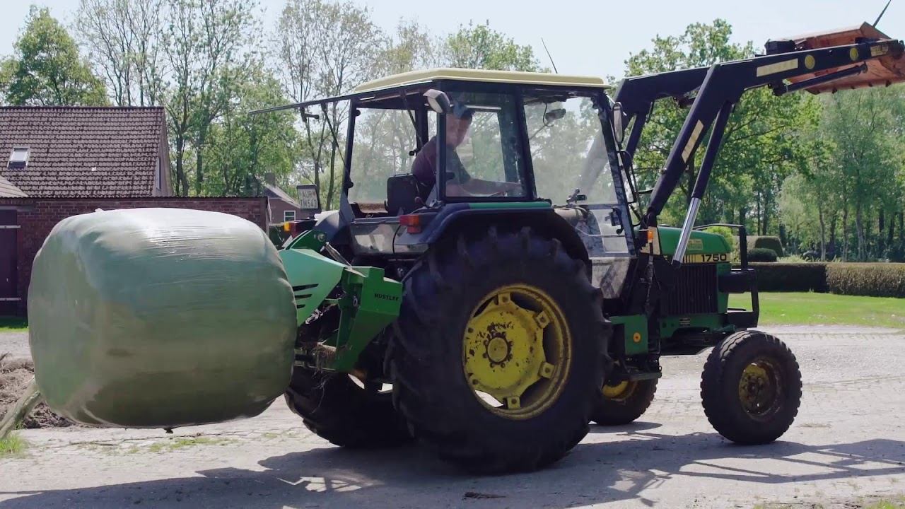 Free range German dairy farm optimizes nutrition with the help of Hustler bale unroller смотреть онлайн