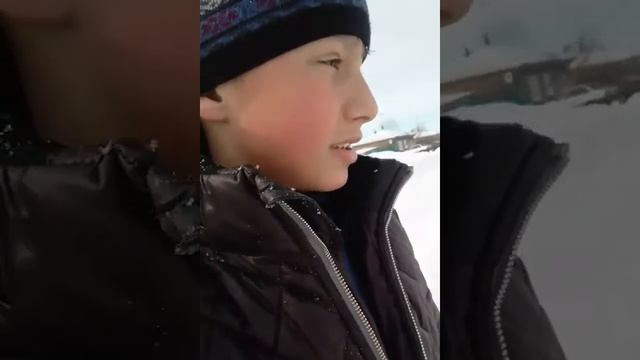 Выкопали огромный форт из снега смотреть онлайн