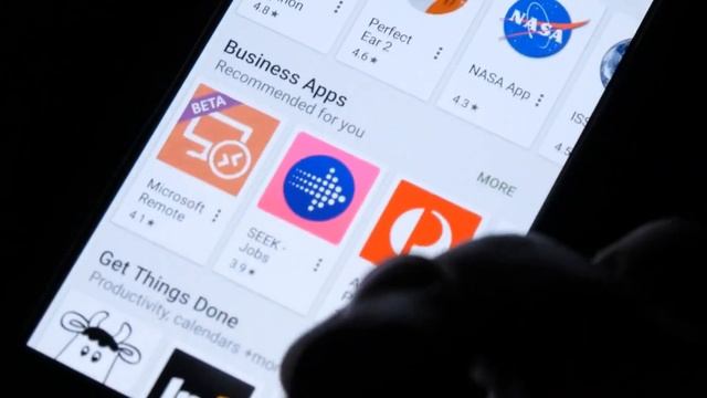 Apple vs Samsung: History, strategies battles & beyond смотреть онлайн