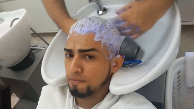 Tutorial: Como platinar o cabelo em casa | Cabelo Cinza смотреть онлайн