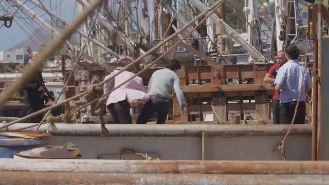 Gael se enfrenta a golpes con su papá | El amor invencible 4/5 | C-FINAL смотреть онлайн