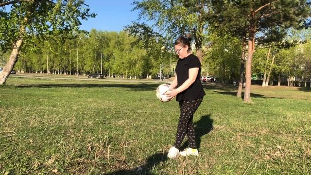Новый челлендж / Повтори за Женькой /Пикник с подружками / Играем в мяч / Женька победила смотреть онлайн