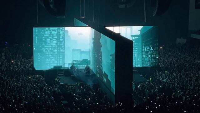 Roger Waters - Comfortably Numb [New Version 2023] смотреть онлайн